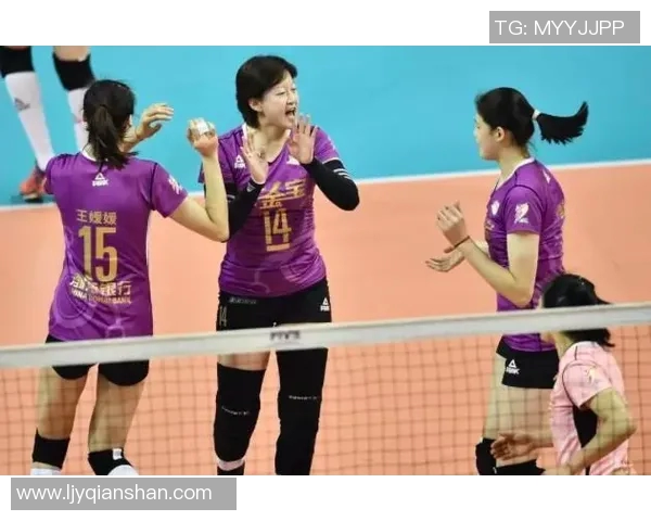 赛后分析：杭州排球队与重庆排球队默契配合的关键因素与表现总结