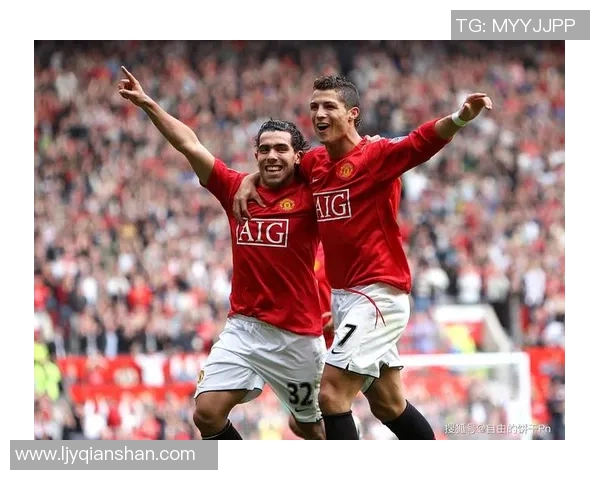 足球明星与球员同框瞬间展现激情与友谊的完美结合